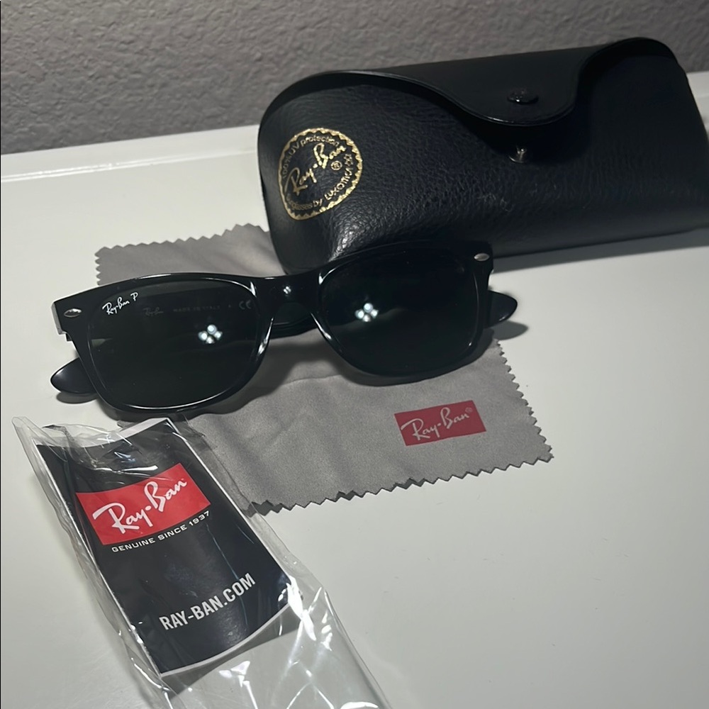 Ray-Ban Black Sunglasses